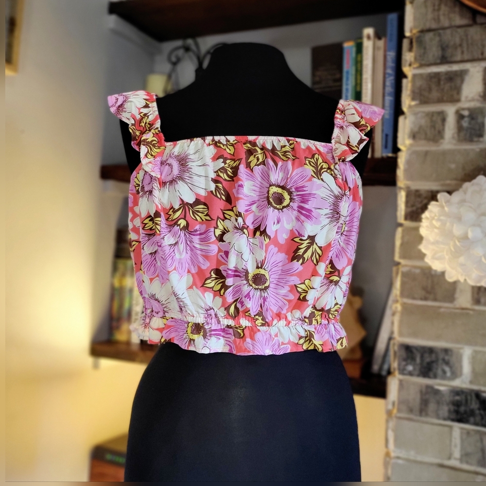 🌻🌺🏵 NWT!! Vibrant Floral Cropped Tank Top with Flutter Shoulder Straps, Sz XL